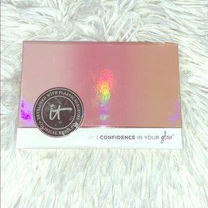 NWOT  IT Cosmetics anti-aging bronzer illluminator